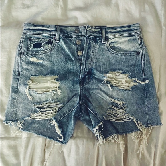 American Eagle Outfitters Pants - NWT - American Eagle 90’s boyfriend denim shorts